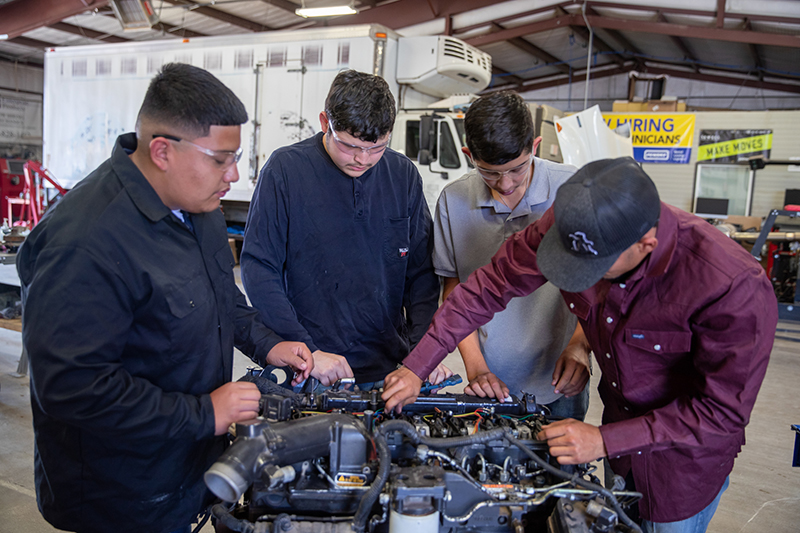 sDiesel Technology students performing hands-on training.