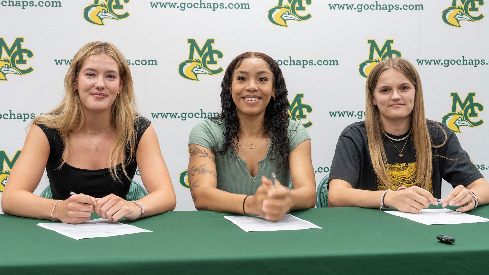 sThree women's basketball students signs letters of intent. 